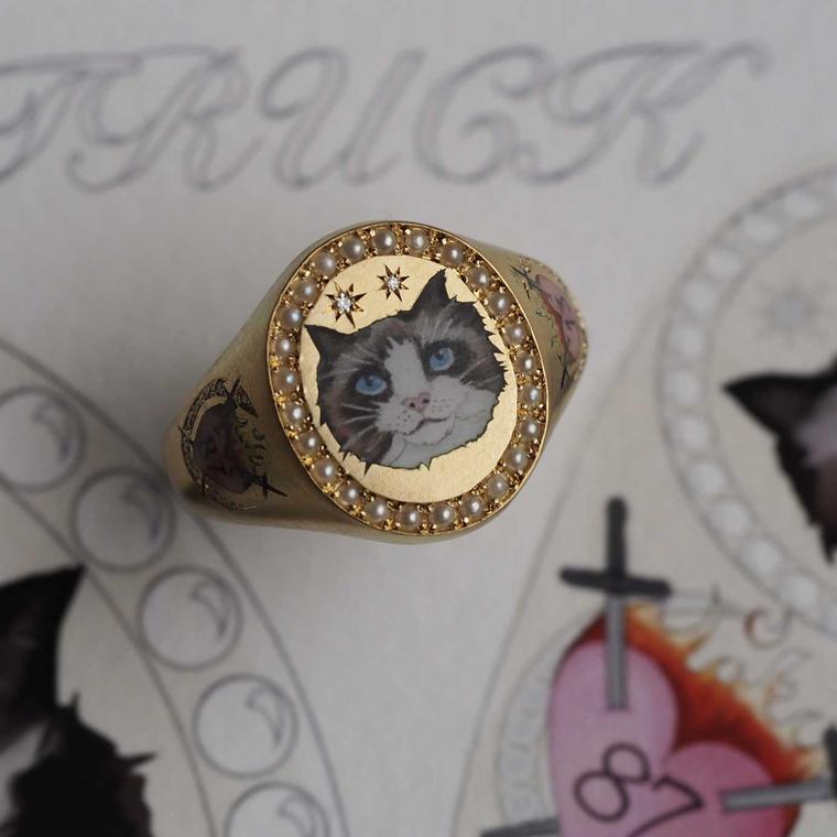 The story behind Taylor Swift's cat ring