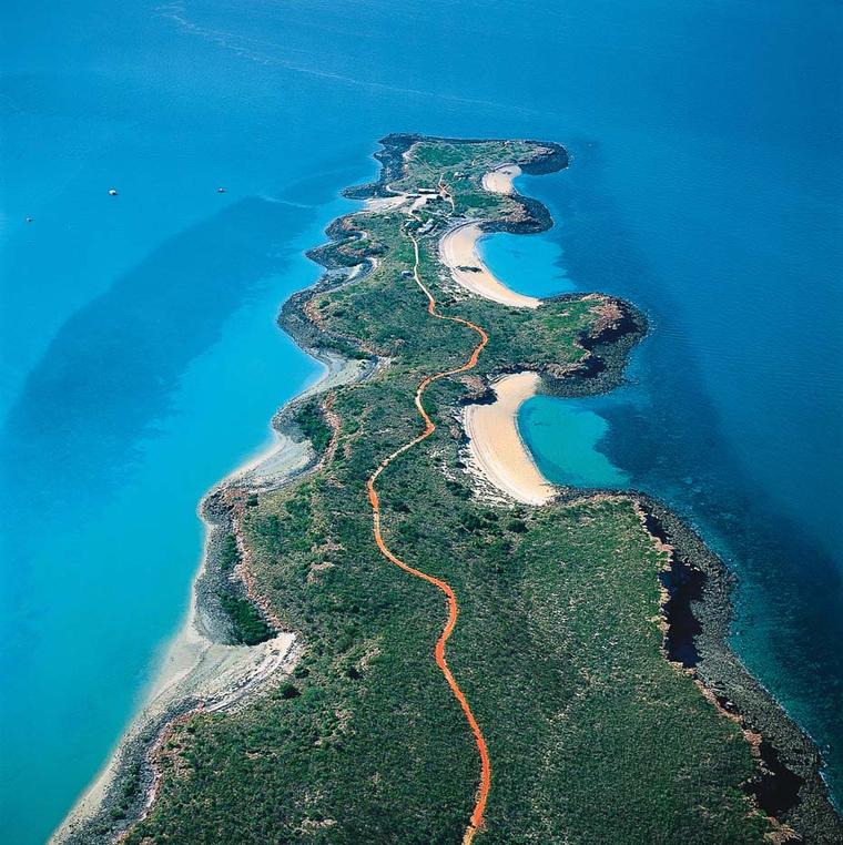 Autore owns and operates seven South Sea pearl farms, harvesting in excess of 300,000 pearls annually. Situated on some of the world’s most beautiful coastlines, the pearl farms span the crystal-clear waters off Western Australia and Indonesia, producing